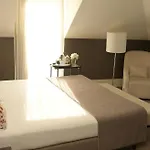 Universal Boutique 4*