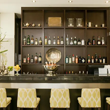 Universal Boutique Ξενοδοχείο 4*